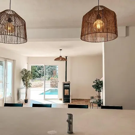 With Private Pool & Air Conditioning Near St-tropez Villa