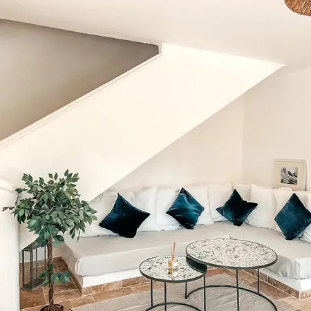 With Private Pool & Air Conditioning Near St-tropez Villa